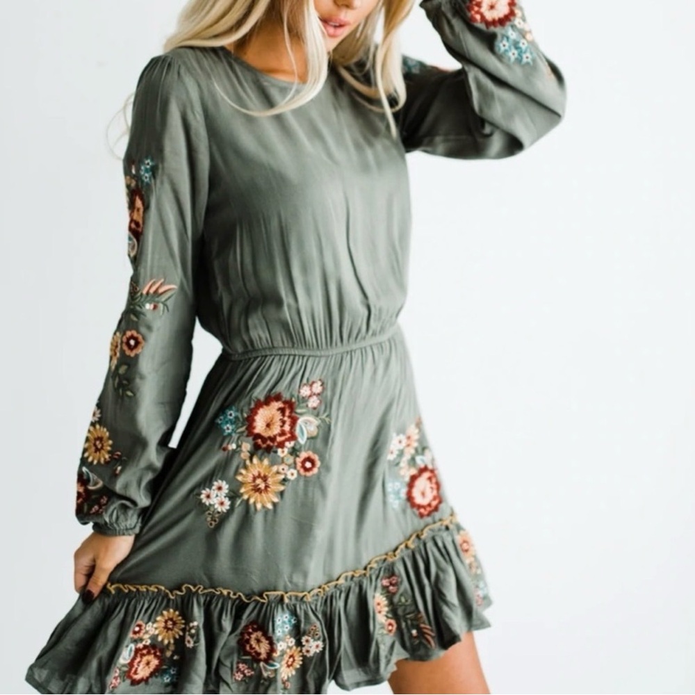 Andreé by UNIT embroidered long sleeve dress